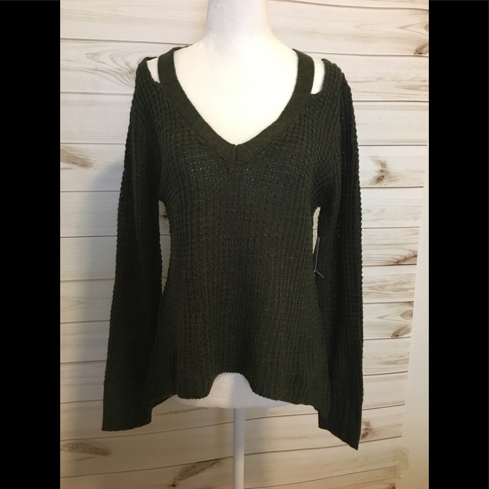 Green long pullover sweater